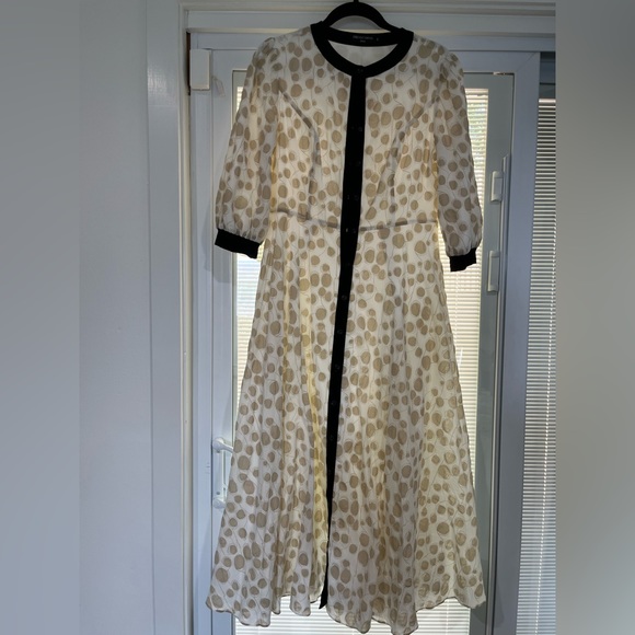 Stunning Micacara dress size 6 beige and white with black trimming - Picture 1 of 5